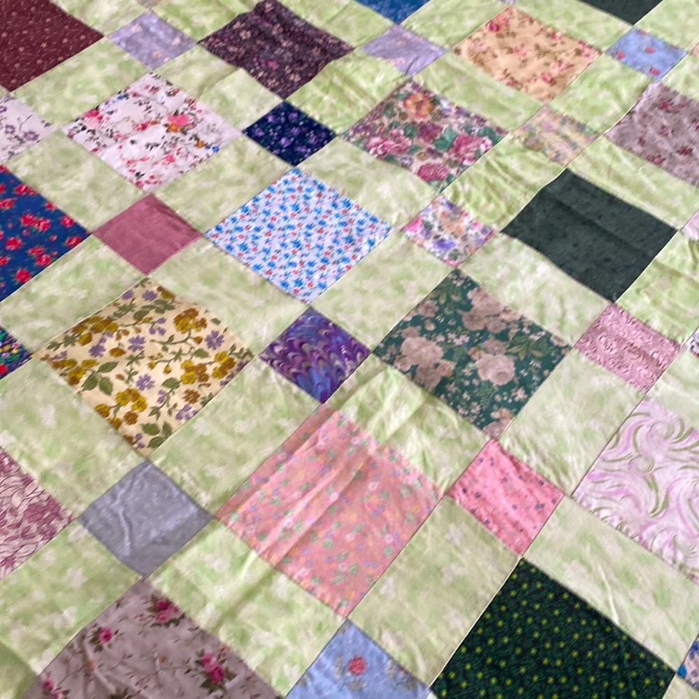 Beautiful light green quilt TOP - hand made - Picture 7 of 10